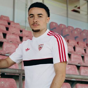 Camisetas del Sevilla Baratas 5 Camiseta de paseo del Sevilla FC para la temporada 2026/2027. Ropa oficial de calle del equipo sevillista para adulto.