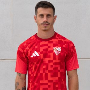 Camisetas del Sevilla Baratas 9 Camiseta de calentamiento Prematch del Sevilla FC para la temporada 26/27 en color rojo. Equipación oficial de adulto.