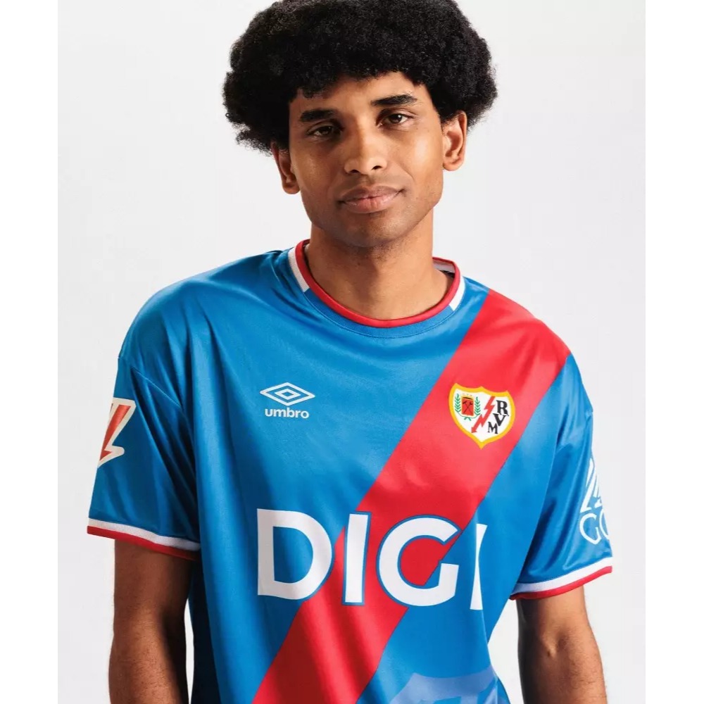 Camiseta Rayo Vallecano Portero Visitante 26-27 3 Camiseta de portero visitante del Rayo Vallecano para la temporada 2026-2027. Equipación oficial de fútbol para adulto.