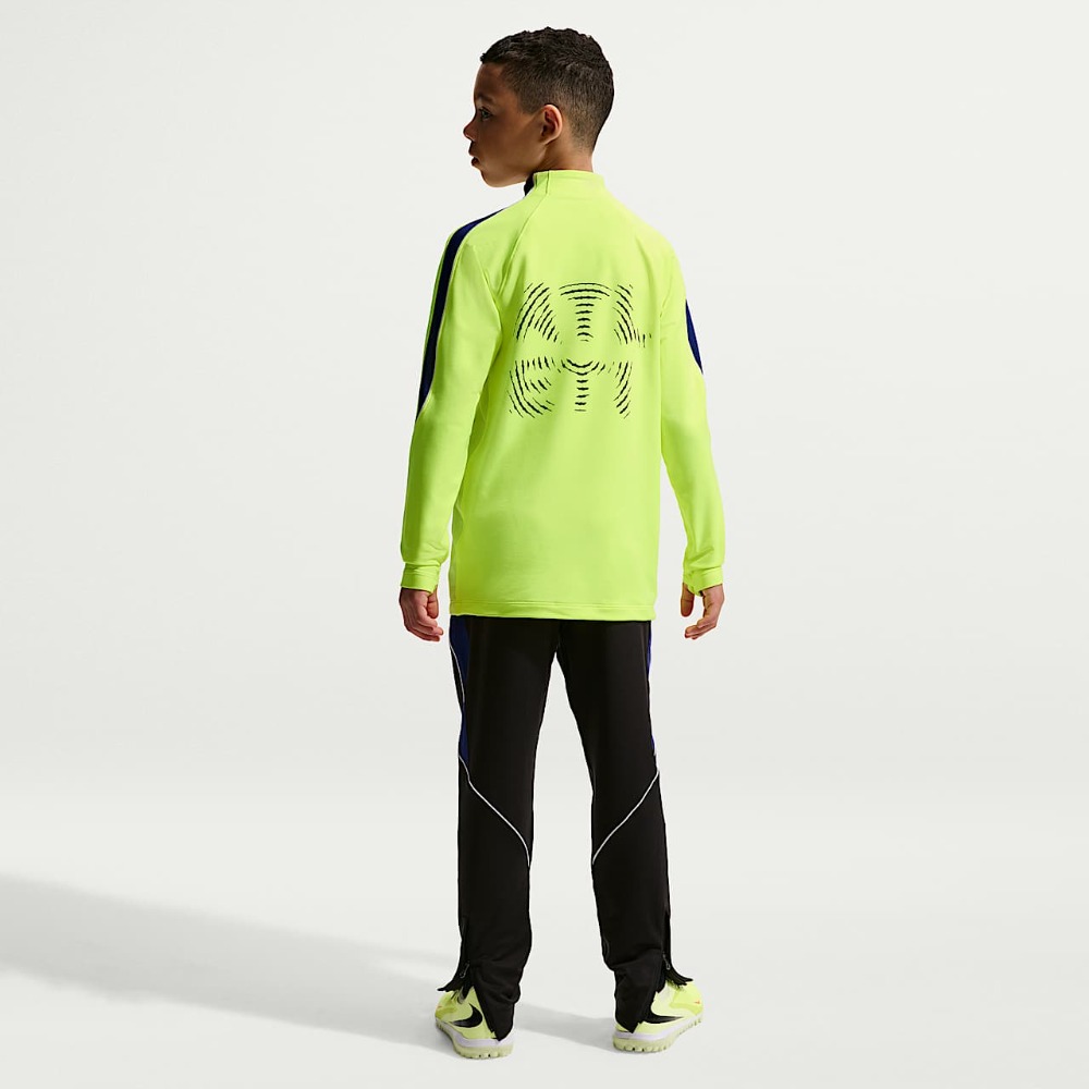Conjunto Entrenamiento Niño At. Madrid 26-27 5 Conjunto de entrenamiento para niño del Atlético de Madrid temporada 2026-2027. Viste a los pequeños fans con la ropa oficial.