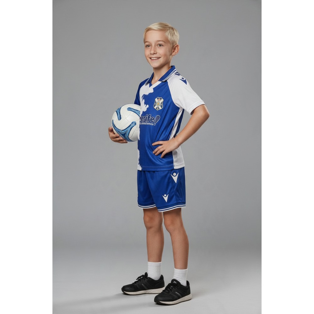Equipación Tenerife Niños 26-27 3 Primera equipación de fútbol del CD Tenerife para niños, temporada 26-27. Incluye camiseta y pantalón blanquiazul oficial.